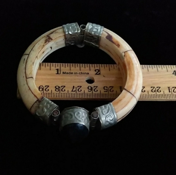 VINTAGE Genuine Blue GemStone Carved Bone Bangle - Picture 10 of 16